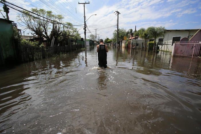 Guaíba level monitoring during the worst floods in Brazilian history